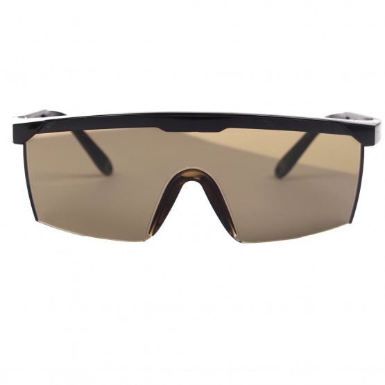 Műanyag napszemüveg – szám 2– barna