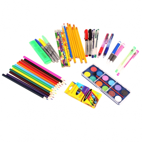 Kék hátizsák tele tanszerekkel