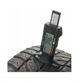 Gumiabroncs profilmélységmérő