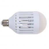 Elektromos izzó rovarfogóval