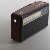 Hordozható 3 sávos napelemes rádió X-BASS fekete