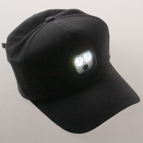 Beépített LED világítással ellátott baseballsapka