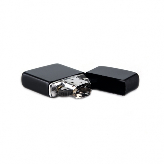 BENZINES ÖNGYÚJTÓ FEKETE